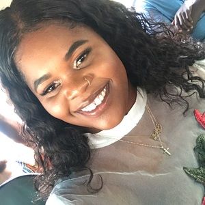 Meet your Posher, Shellisa